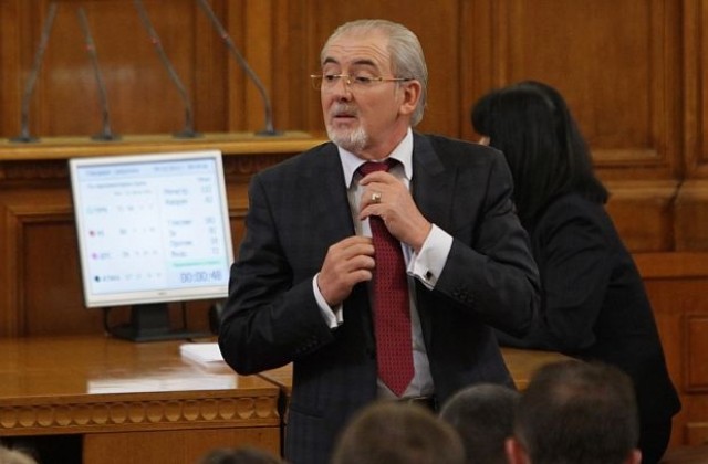 Никой от ДПС не е искал оставката на Христо Бисеров, заяви Местан