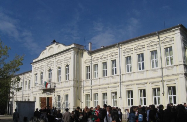 130 години чества Хуманитарната гимназия в Казанлък