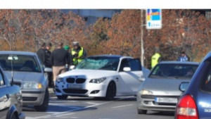 Велосипедист се бори за живота си след удар от БМВ