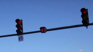 Светофар на кръстовище къса нервите на шофьори