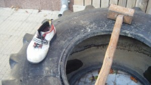 Заради липса на зала шампион по щанги тренира нощем с