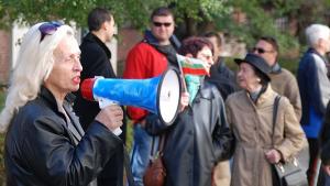 Протестиращи поискаха премахване на ограждения в центъра на София