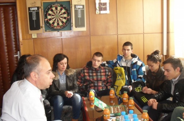 Полицаите от областта почетоха професионалния си празник с посрещане на гости