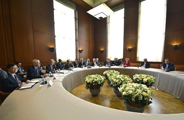 Джон Кери и Лоран Фабиюс се включват в преговорите с Иран в Женева