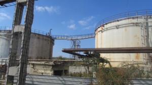 Аварийната акция в Полимери започна до дни местят опасния трихлоретан