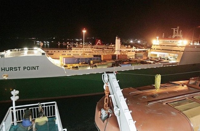 Гръцката брегова охрана задържа товарен кораб, превозващ оръжие