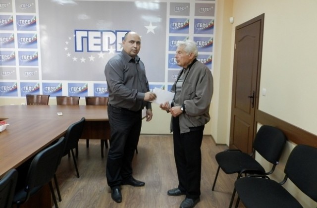 Депутатът от ГЕРБ Владислав Николов връчи дарение за църквата в Божурица