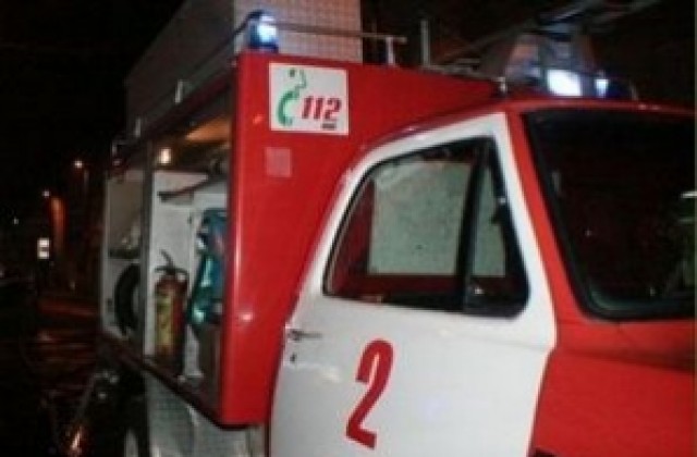 Тази нощ пожар напълно унищожи лек автомобил Форд Фокус в Плевен