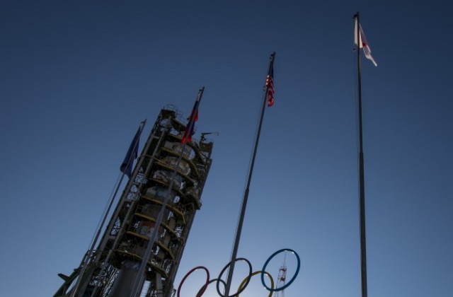 Факелът с олимпийския огън на Игрите в Сочи престоя два часа в открития космос