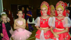Близо 12 часа танци в спортна зала Младост