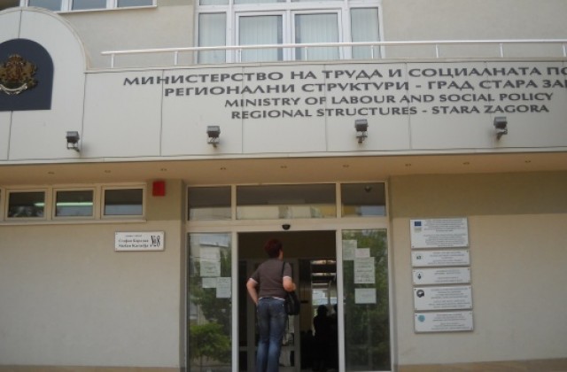 Бюрото по труда финансира фирми за наемане на младежи