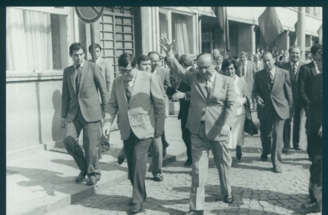 Как другарите от Политбюро уреждаха циганския въпрос