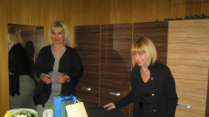 Министър Клисарова Вече съм учудена защо никой не иска да