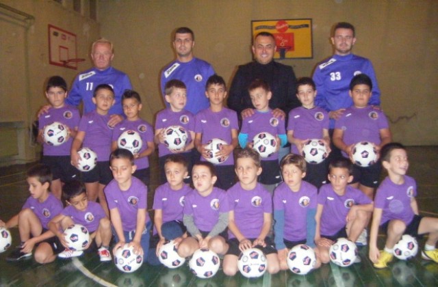Етър ВТ екипира и най- малките си футболисти