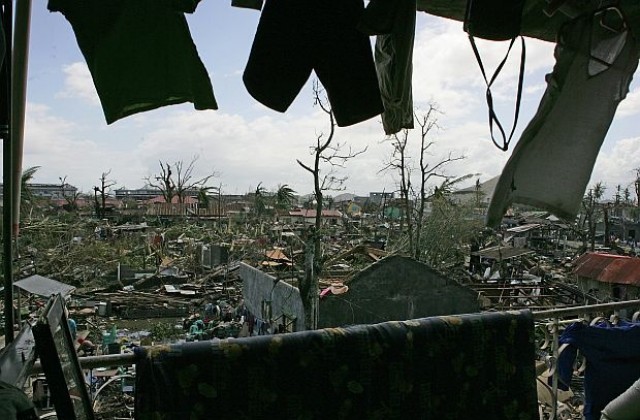 Тропическата буря Зорайда се насочва към Филипините
