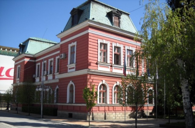 Свидетели на Йехова отново правят молитвен дом. Общината маха табелата