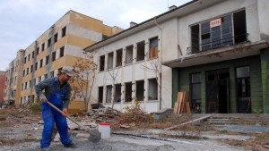 В Харманли местят бежанците от палатки в сгради