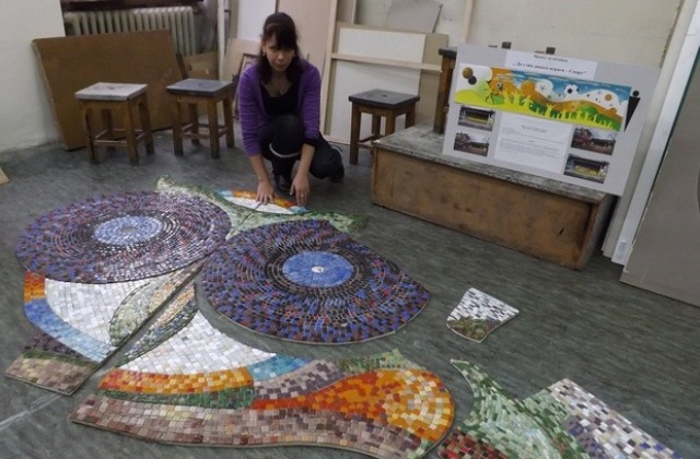 Цветни мозаечни пана ще украсяват детска градина във В. Търново