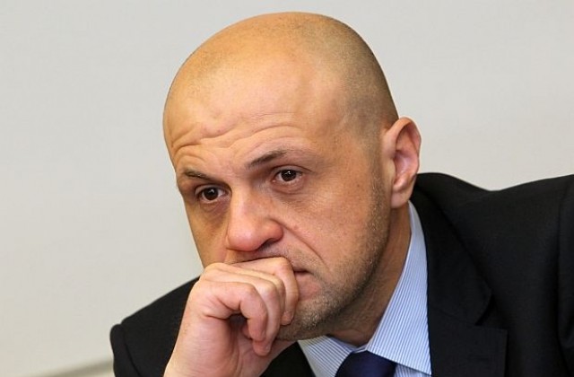 Т. Дончев: Всяка партия, която опита да прегърне протеста, би го задушила