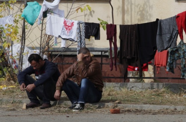 Във „Владиславово” са против бежанци в казармите. Губернаторът: Няма такова решение