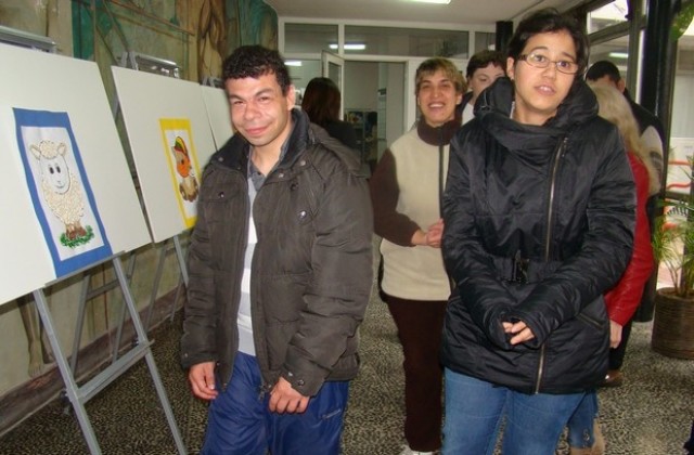 Картини от боб, леща и ориз показаха в изложба 29 деца с увреждания