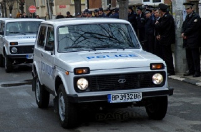 Задържаха двама заради множество кражби, включително и на 2-метрова ограда