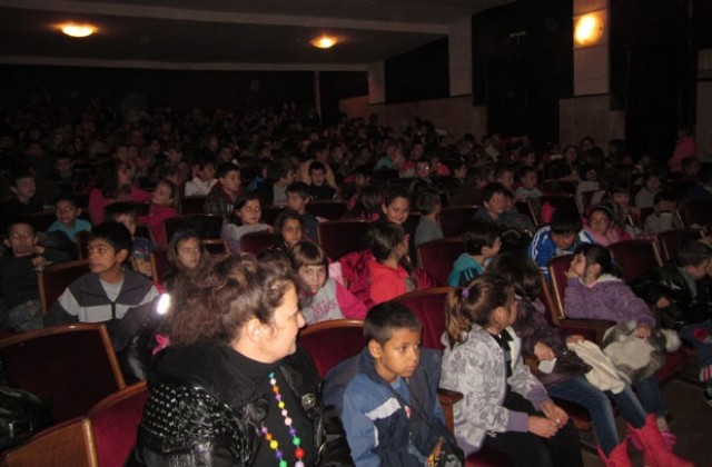 Ломчани харесаха врачанските театрали