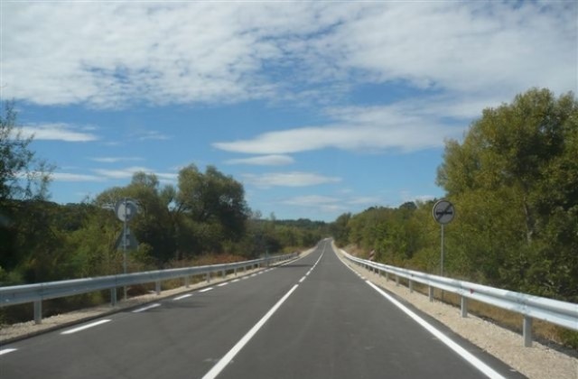 Над 15 млн. лв. за ремонт на 30 км пътна мрежа и четири големи съоръжения в областта