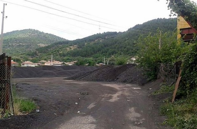 Рудник Ораново саботира работата по укрепване на свлачище