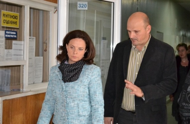 Здравният министър посочи тежки нарушения в работата на областната болница, обеща средства за ремонти