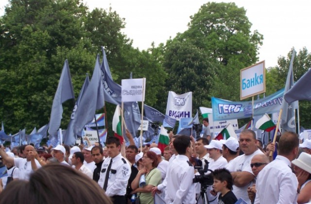 Хиляди се стичат в Пловдив за митинга на ГЕРБ – затварят за движение бул.”Цар Борис III”