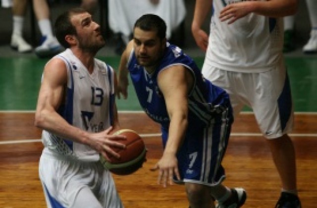 Асен Великов: Не гледаме класирането, искаме да продължим да играем добре