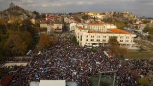 Борисов Орешарски е държавен служител и щом е на митинг
