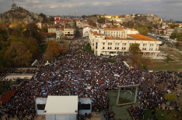 Борисов: Орешарски е държавен служител и щом е на митинг, да подаде оставка