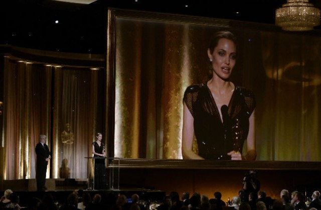 Връчиха на Анджелина Джоли почетен „Оскар” за хуманитарна дейност