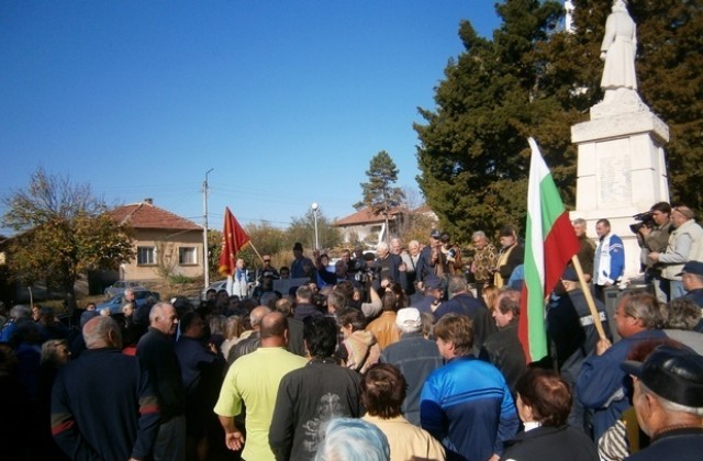 В Телиш отново излязоха на протест срещу настаняването на бежанци в селото