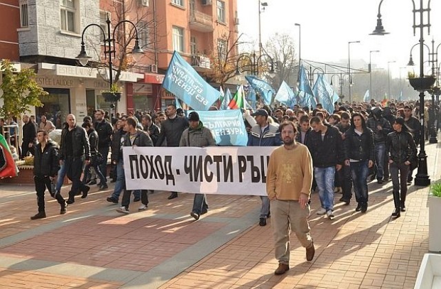 Поход „Чисти ръце обиколи партийни централи в София