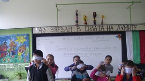 Учебник по доброта пишат деца от Голямо ново