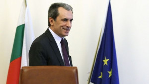 Хората на минимална заплата догодина ще си получат платения данък