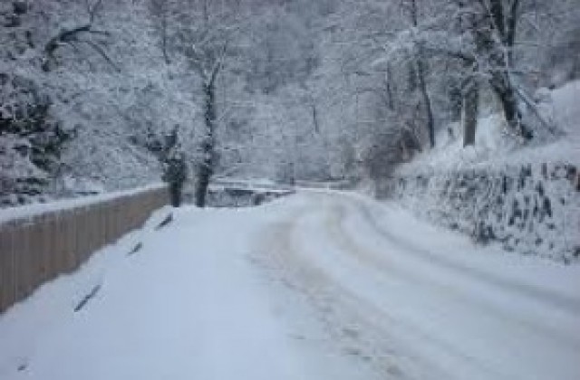 47 снегорина  ще чистят републиканските  пътища в област Габрово през зимата