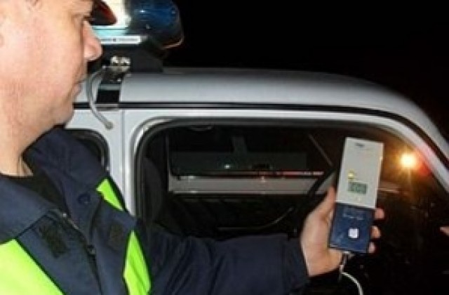 Пиян водач и друг без книжка задържа полицията