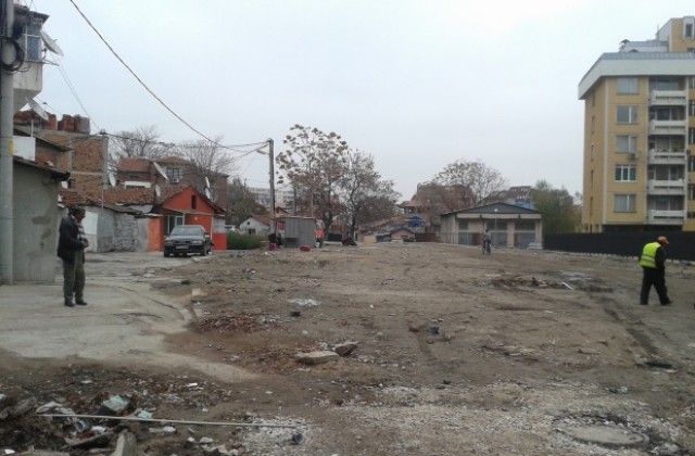 Нови палми и платен вход за Малката базилика