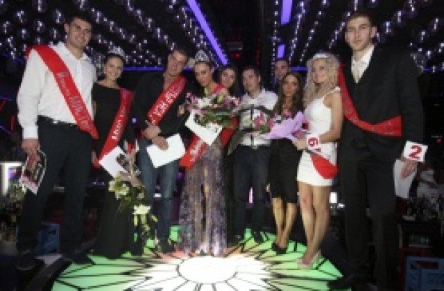 СНИМКИ: Атлетка и баскетболист станаха Мис и Мистър НСА 2013