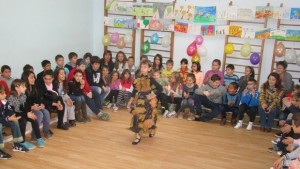 Спайдърмен тиквичка и рокли от есенни листа в ревюто на