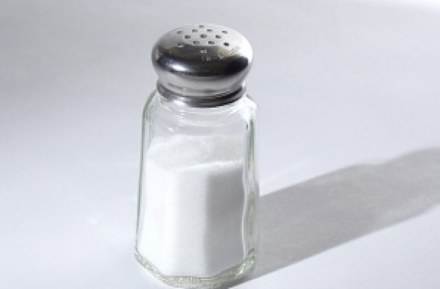 Жена намери фекалии в плик със сол