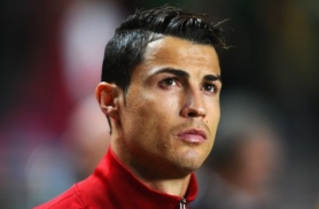 ВИДЕО: Шведите не дават на Роналдо да се наспи