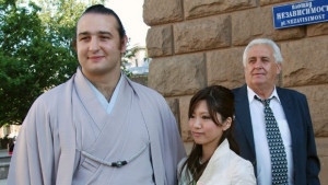 Котоошу се отказва от българско гражданство