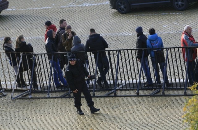 Засилени са мерките за сигурност около Народното събрание