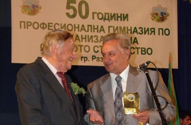 50-годишен юбилей отпразнува разложка гимназия