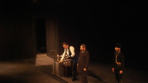 С бурни аплодисменти и викове браво изпратиха актьорите от Духът